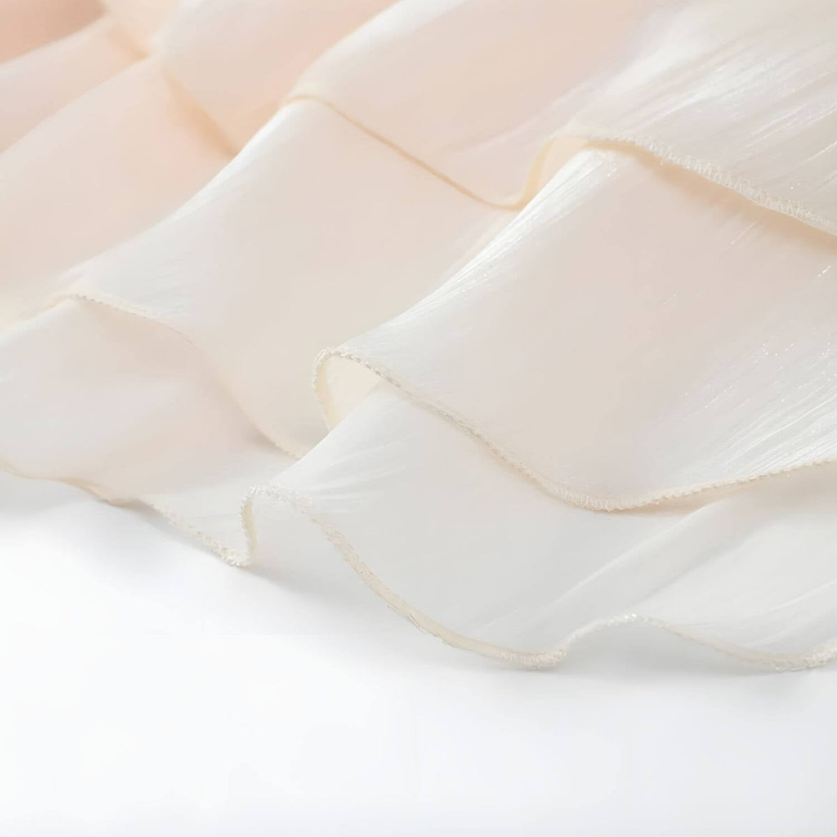 Monique biele šaty – detail volánu
